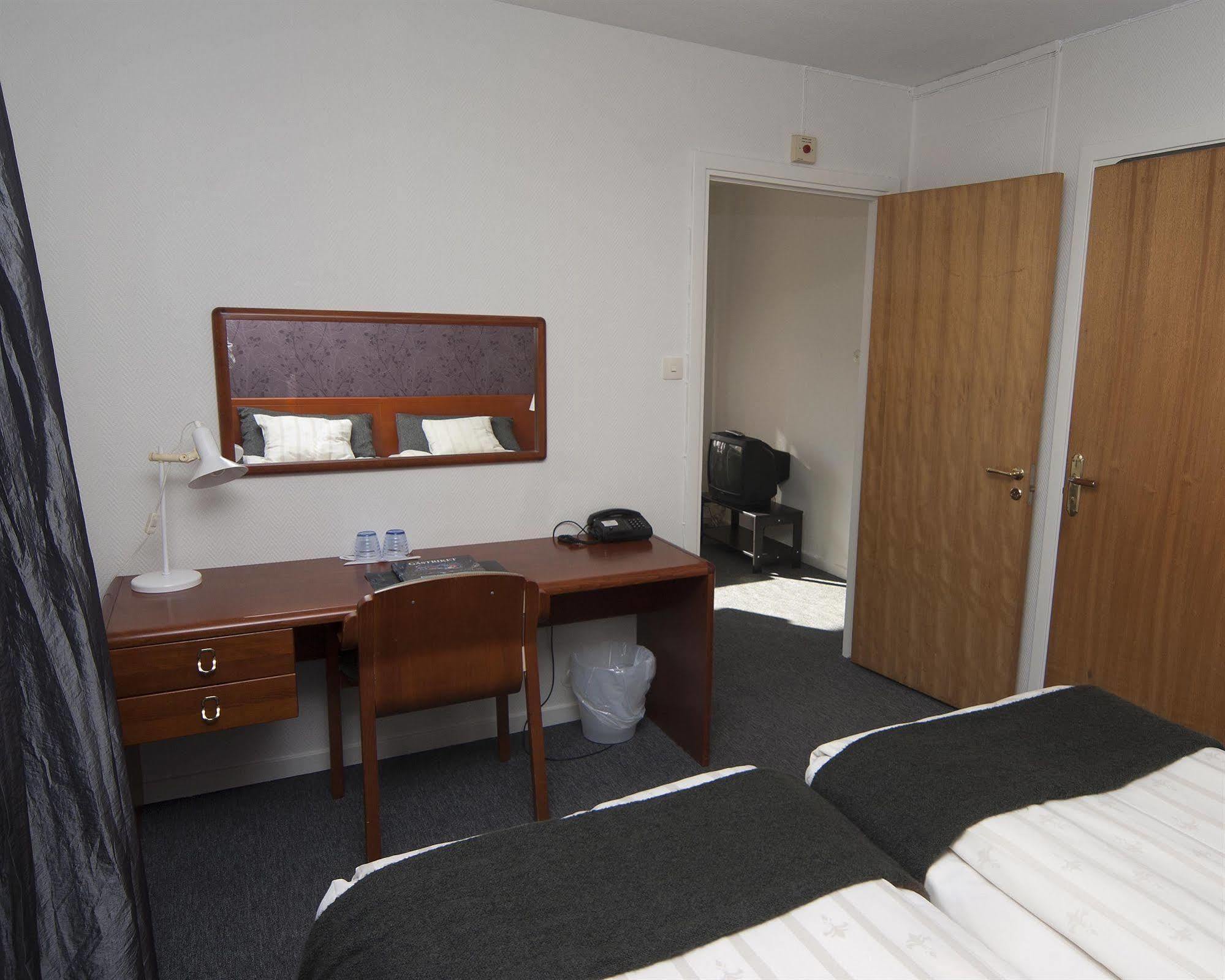 Hotel Aveny Bed & Breakfast Евле Экстерьер фото