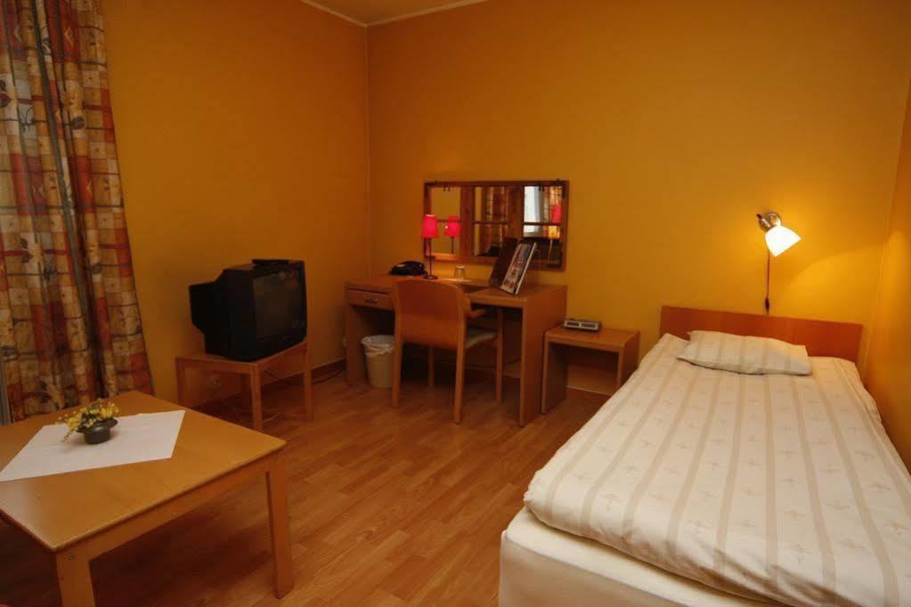 Hotel Aveny Bed & Breakfast Евле Экстерьер фото